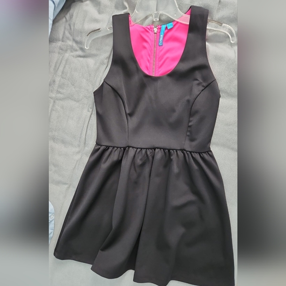 Nanette Lepore bell scuba skater dress, size L - Picture 2 of 3